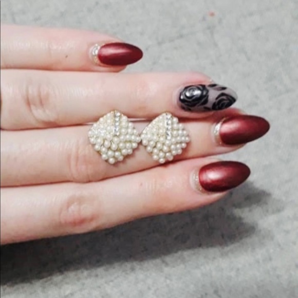 Pearl Studs Earrings 💎 - Picture 5 of 5